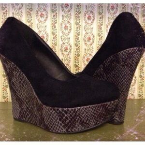 Elegant Black and Gray Wedge Shoes